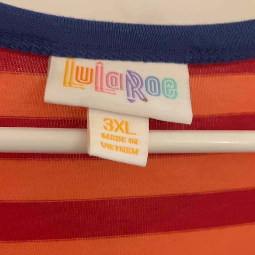 LulaRoe Randy Shirt - Picture 2 of 4